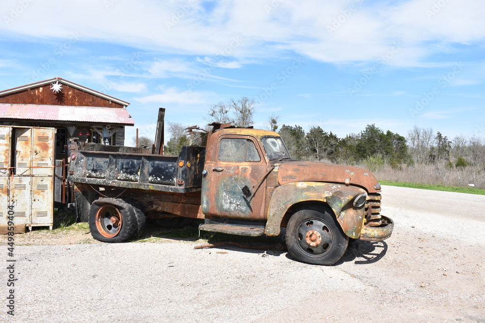 Fototapeta premium Vintage pickup truck