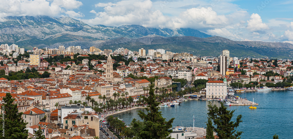 クロアチア　スプリットのマリヤンの丘から眺める市街地とアドリア海