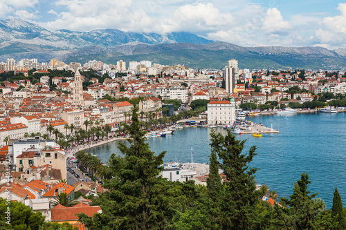 クロアチア スプリットのマリヤンの丘から眺める旧市街とアドリア海