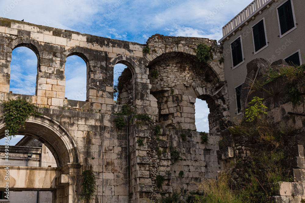 クロアチア　スプリットの旧市街のディオクレティアヌス宮殿の銀の門