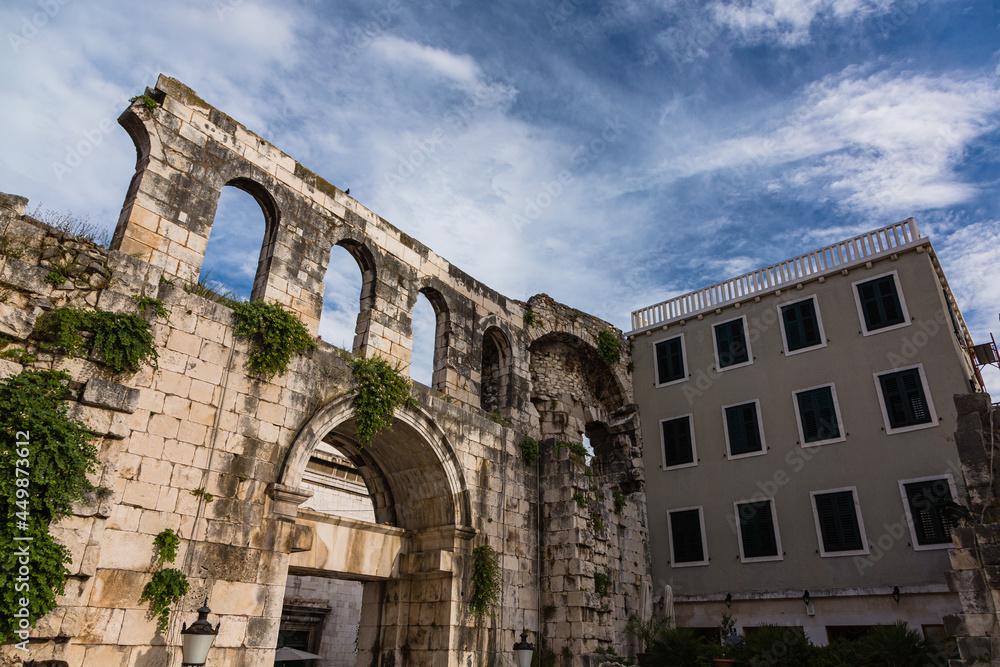 クロアチア　スプリットの旧市街のディオクレティアヌス宮殿の銀の門