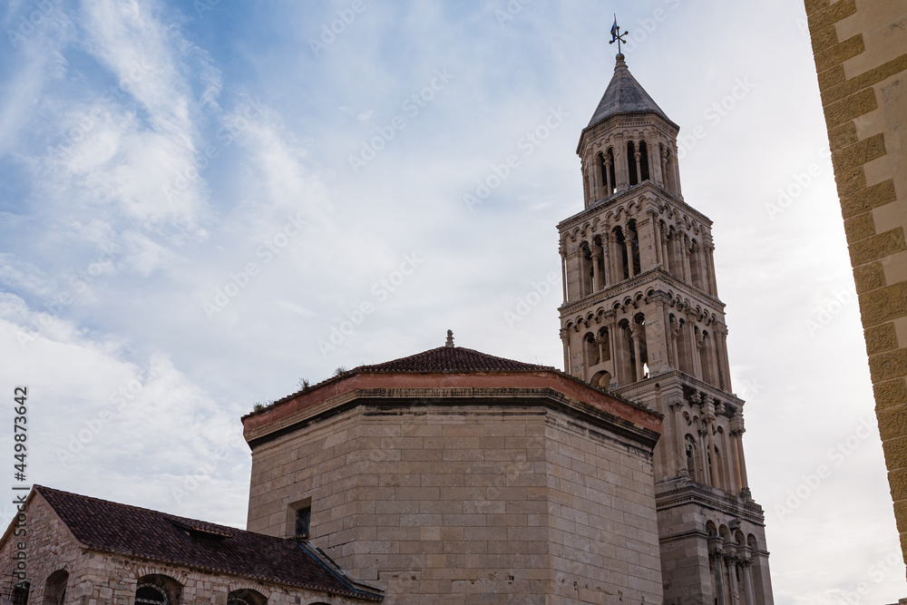 クロアチア　スプリットの旧市街の聖ドムニウス大聖堂