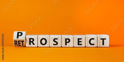 Foto Prospect or retrospect symbol