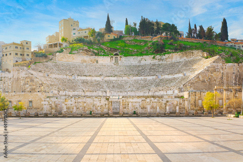 Fotografía Front view of the historical Roman Theatre of Amman, Jordan.
