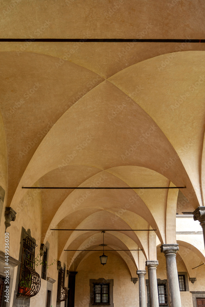 Fototapeta premium Courtyard of the Basilica di San Lorenzo in Florence