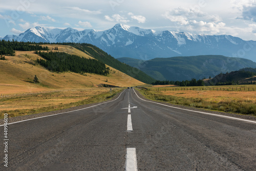 Chuysky trakt road in the Altai mountains. © olinchuk