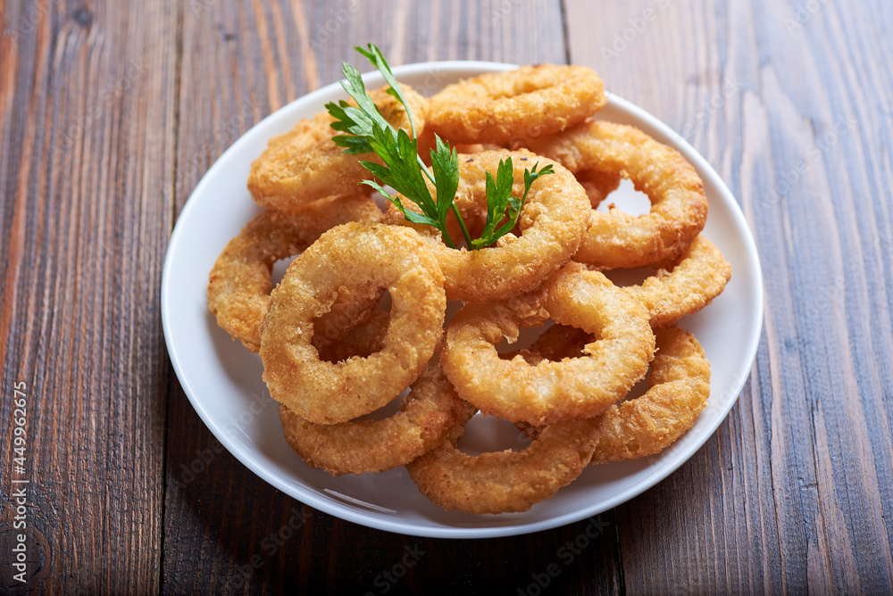 calamares a la romana, fritos en un ambiente rústico
calamares a la romana, fritos en un ambiente rústico