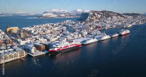 Wallpaper Mural Alesund, Norway's most beautiful town is shown in this breathtaking winter time aerial time lapse that reveals art nouveau style buildings, amazing nature, fjords and mountains around it. Torontodigital.ca