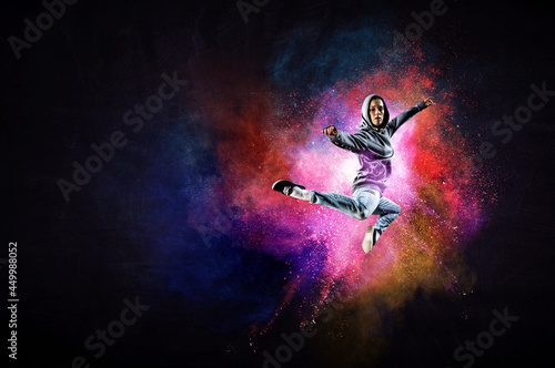 Modern female dancer jumpin...