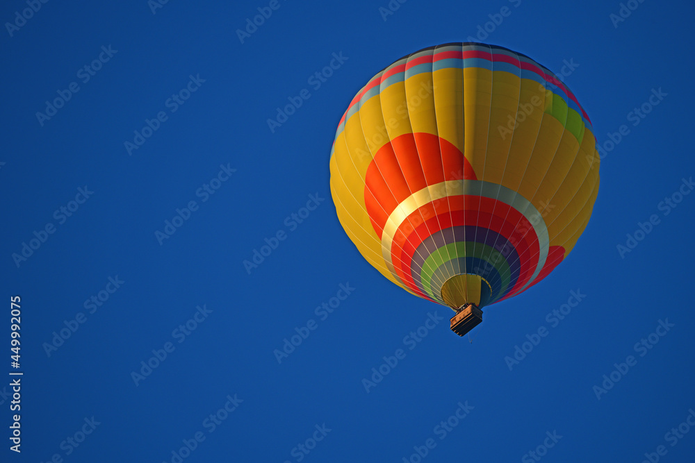 Naklejka premium Hot Air Balloon in a deep blue sky