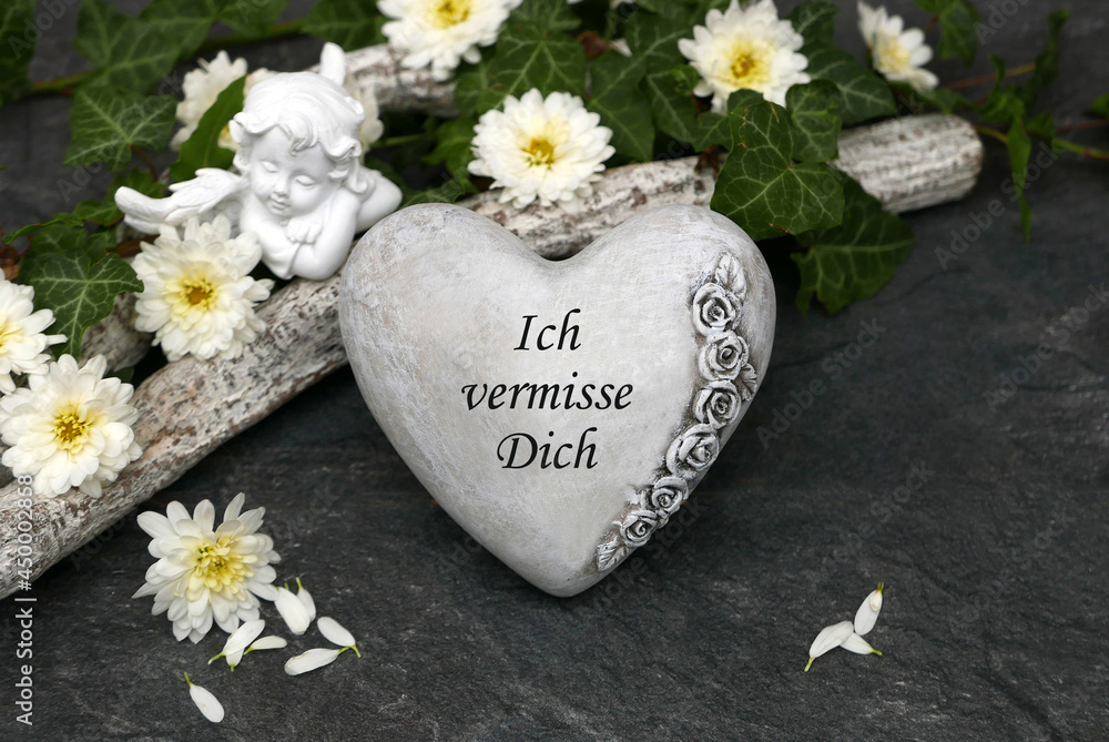 Herz mit dem Schriftzug ich vermisse dich, Stock Photo Adobe Stock