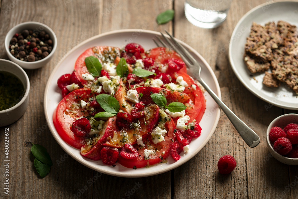 Salade estivale tomates et fruits nectarine framboises Salade estivale tomates et fruits nectarine framboises