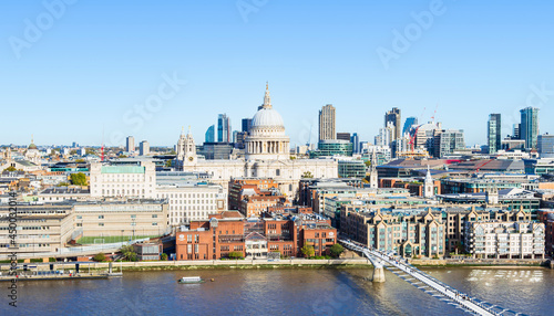 ロンドン テムズ川とセント・ポール大聖堂