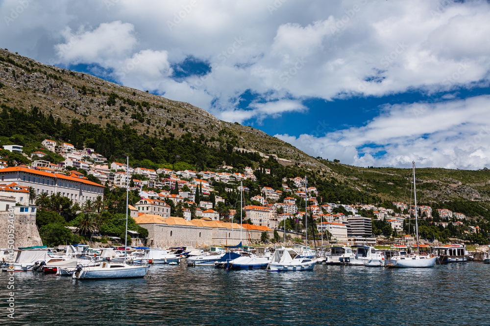 クロアチア　ドゥブロヴニクの港の風景