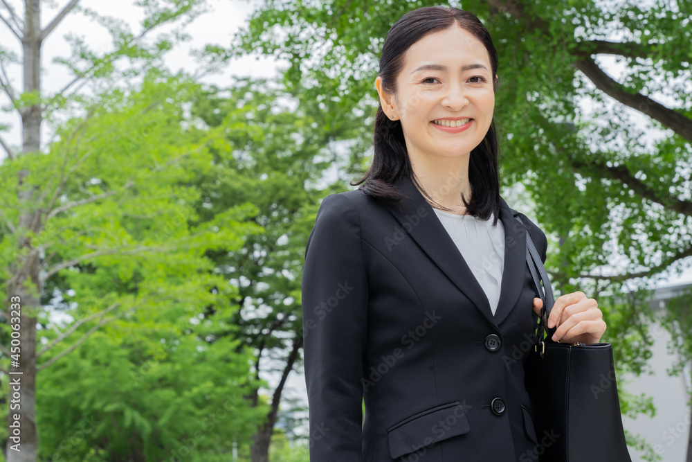 ミドル　女性　ビジネス　