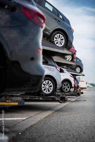 Obraz na płótnie road transport - transport of new cars - logistics - big trailer w salonie