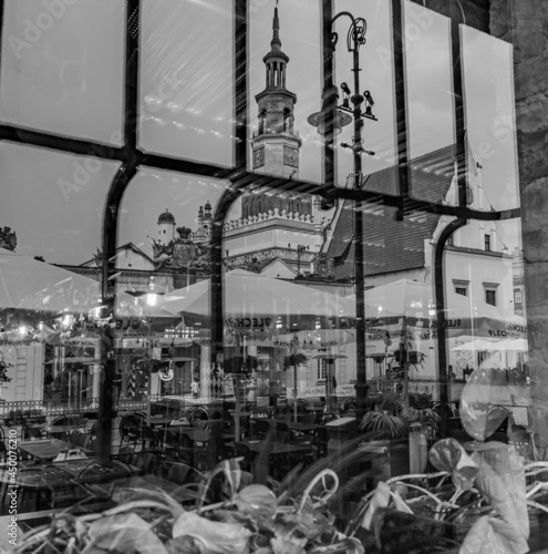 Obraz na płótnie Poznań Town Hall in reflection w salonie