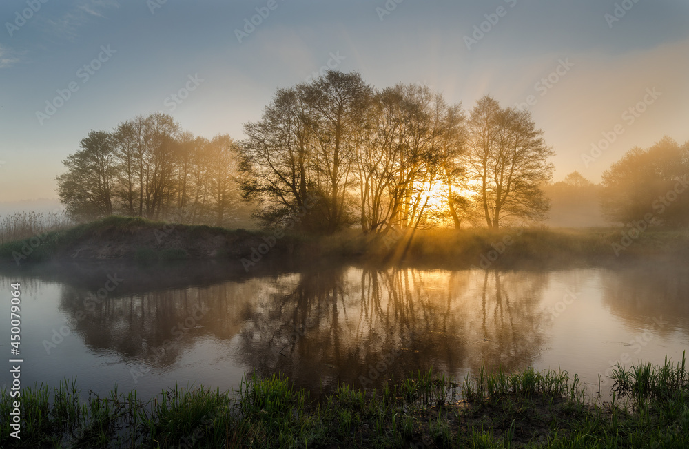 wschod sloncz nad rzeka łupawa poland wschod sloncz nad rzeka łupawa poland