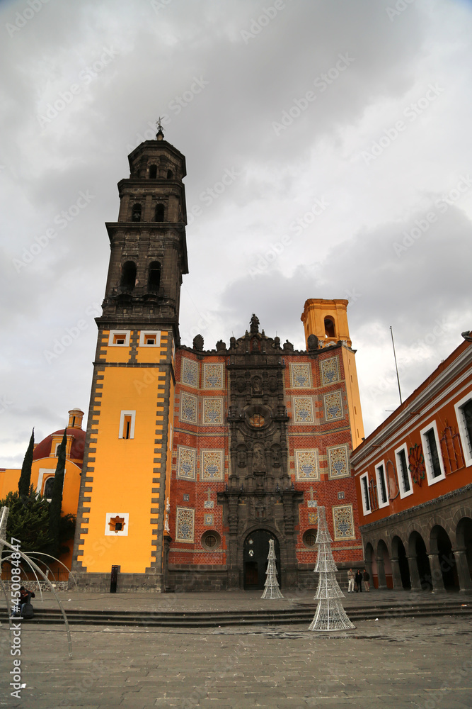 Obraz premium San Francisco church in Puebla city, Mexico