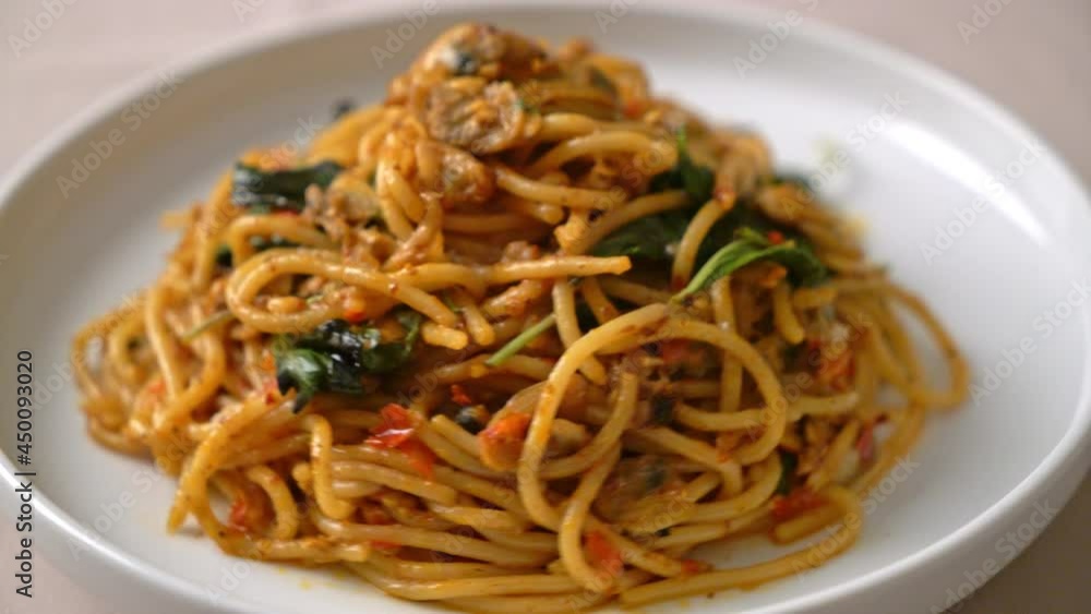 Stir Fried Spaghetti with Clam and Chilli Paste - Fusion food style Stir Fried Spaghetti with Clam and Chilli Paste - Fusion food style