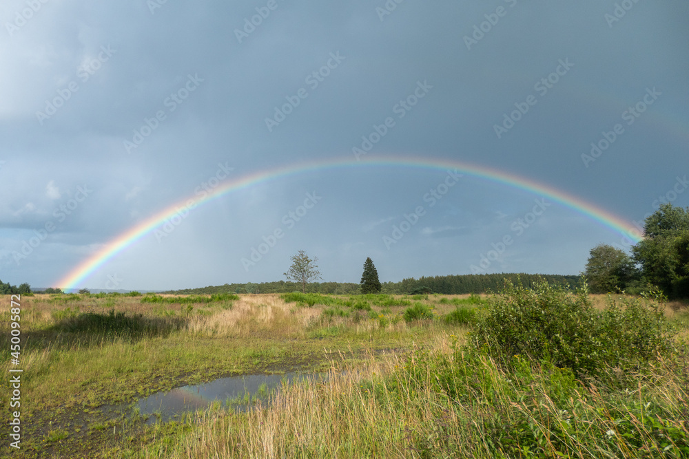 Ein Regenbogen über dem Ein Regenbogen über dem
