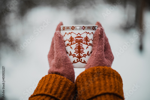 Tasse en hiver photo