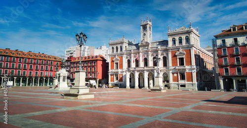 Plaza mayor de Valladolid con el ayuntamiento un día soleado de agosto photo