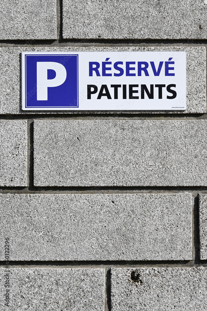 parking malade patient hopital medecin mobilité