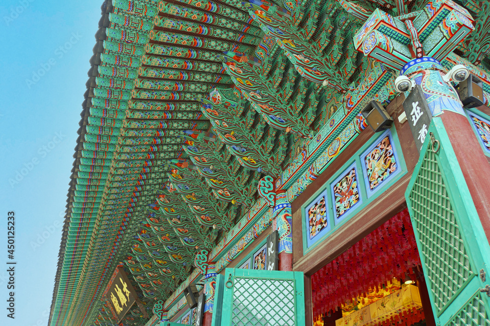 한국 사찰의 화려한 단청 Stock Photo | Adobe Stock