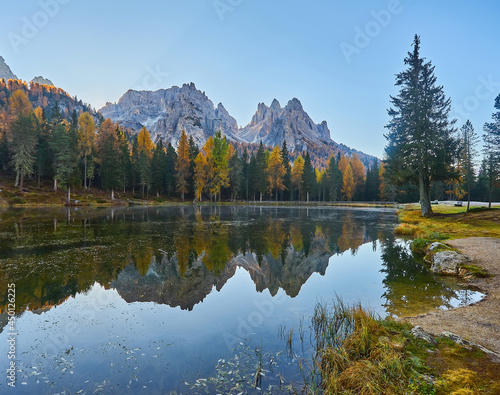 Fototapeta Naklejka Na Ścianę i Meble -  Majestic landscape of Antorno lake with famous Dolomites mountain peak of Tre Cime di Lavaredo, Italy Europe.