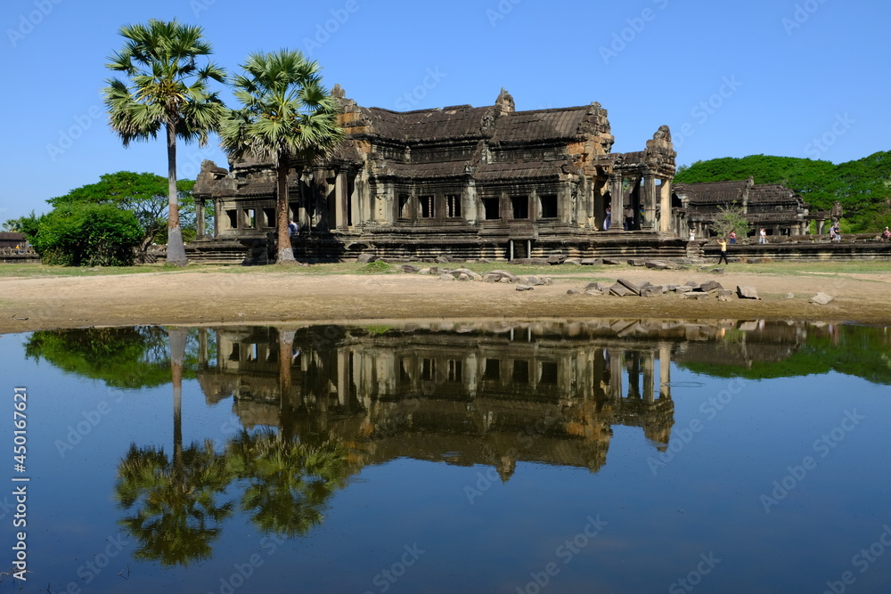 Fototapeta premium Cambodia Krong Siem Reap Angkor Wat - Southern Library with reflection