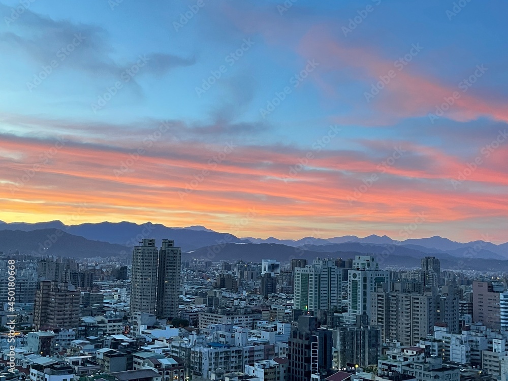 Obraz premium sunrise over the city