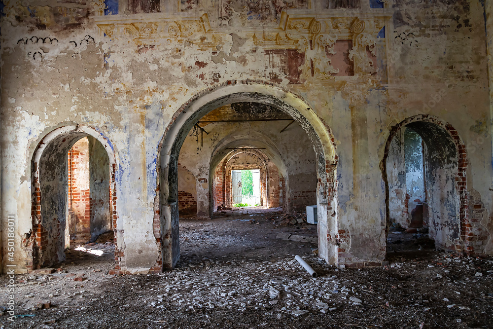 Fototapeta premium the interior of an abandoned temple