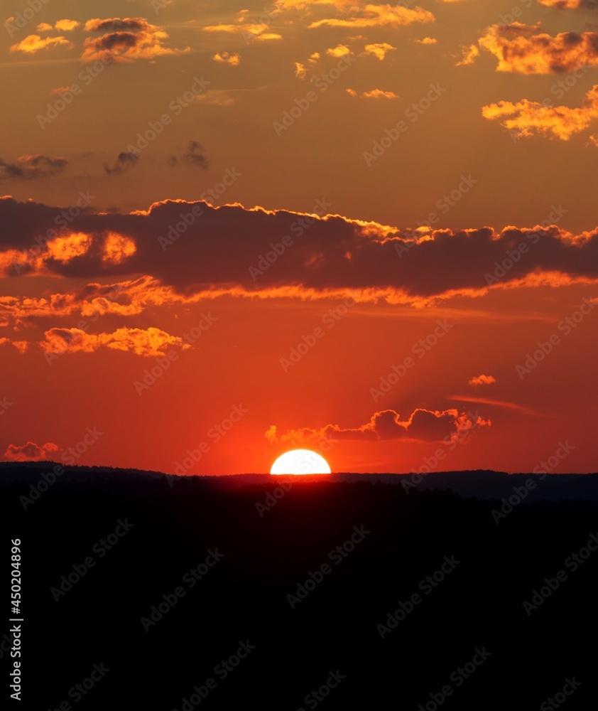 Obraz premium sunset over the mountain 