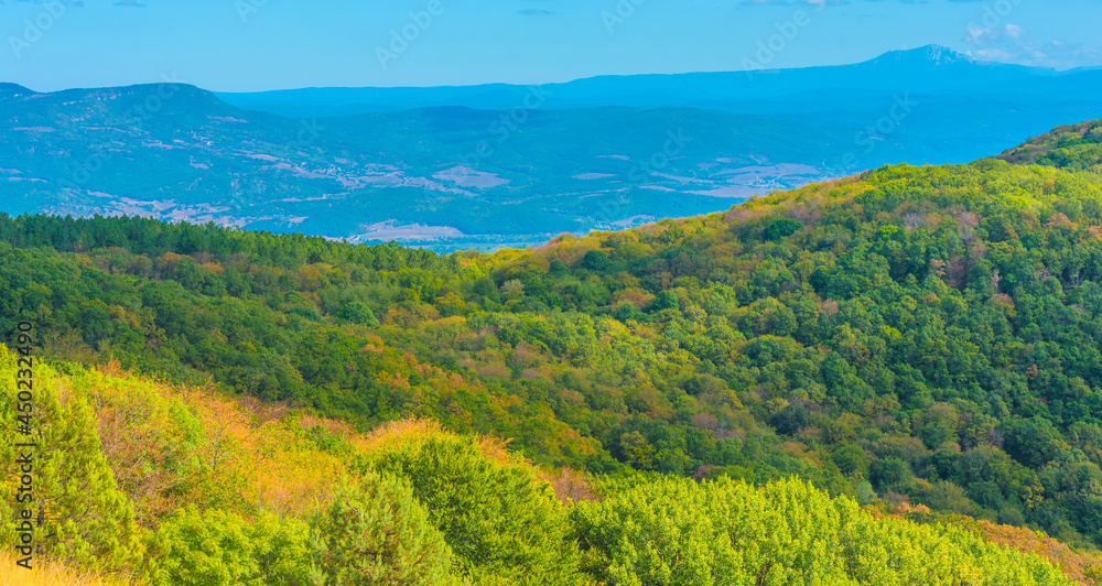 Obraz premium landscape views in early autumn mountains Crimea Baydar Valley