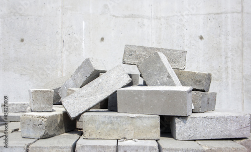 Fotografiet A pile of cement type bricks