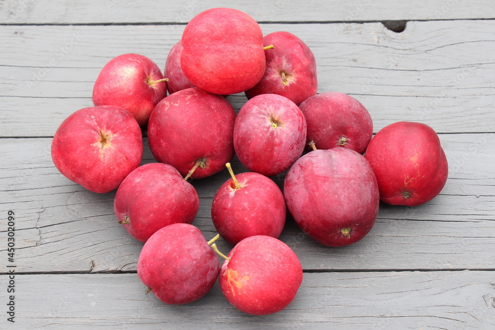 red apples on a wooden background red apples on a wooden background