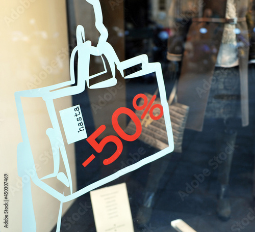 Photos Tienda de moda con rebajas hasta el 50%