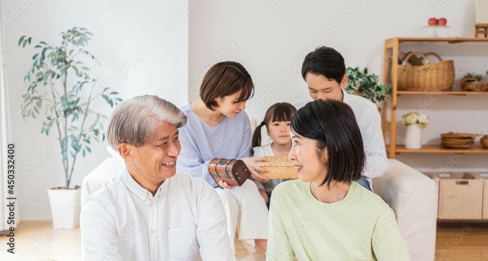 Fototapeta premium 三世代家族 ポートレート