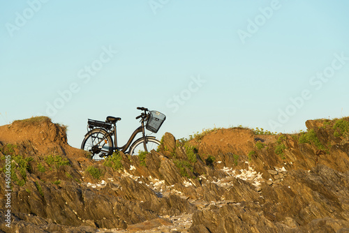 vélo électrique pour se promener au bord de la mer photo