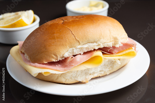 sandwich de jamon y queso photo