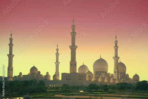 Sheikh Zayed Grand Mosque at sunset - Abu Dhabi, United Arab Emirates.