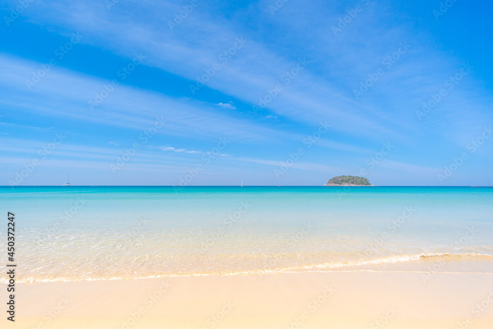Fototapeta premium beach with sky and clouds
