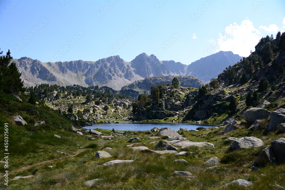 Obraz premium Lake in Collada de Pessons. Pirynees. Grau Roig, Soldeu, Andorra
