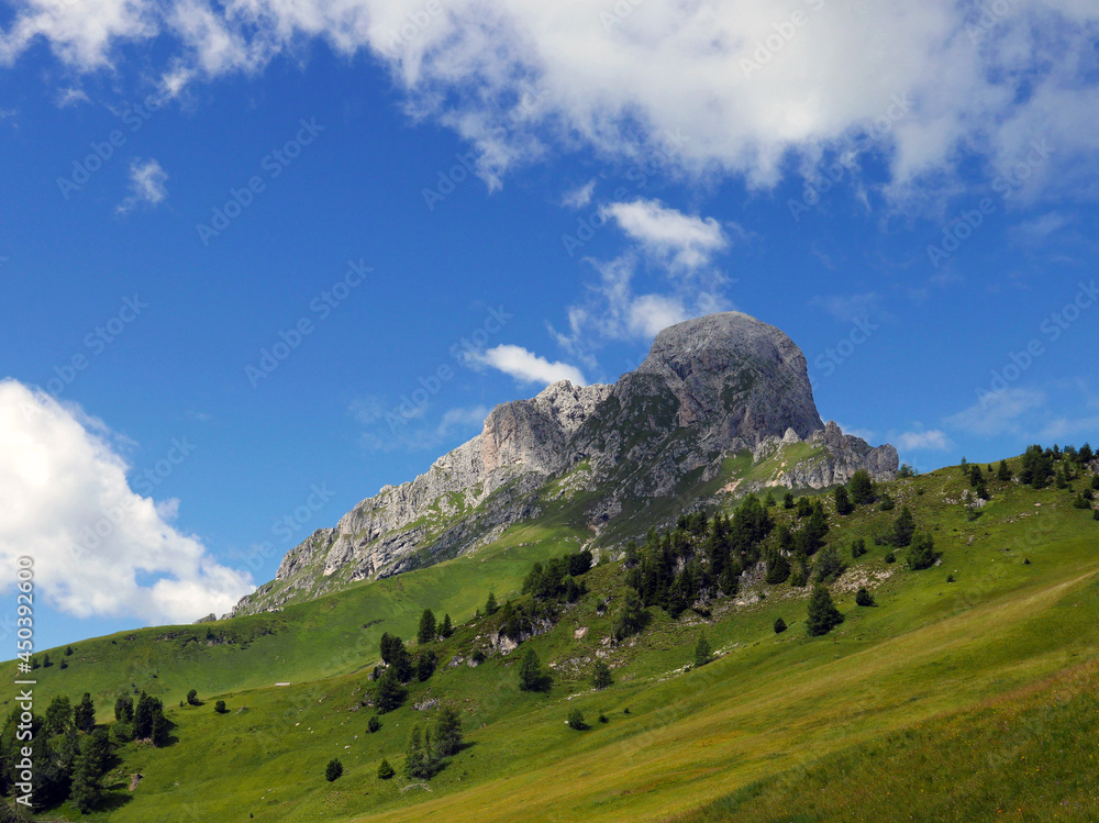 spettacolari cime delle montagne dolomitiche in Val Badia in Italia