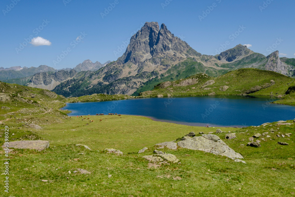 Gentau lake, Ayous lakes tour, Pyrenees National Park, Pyrenees Atlantiques, France