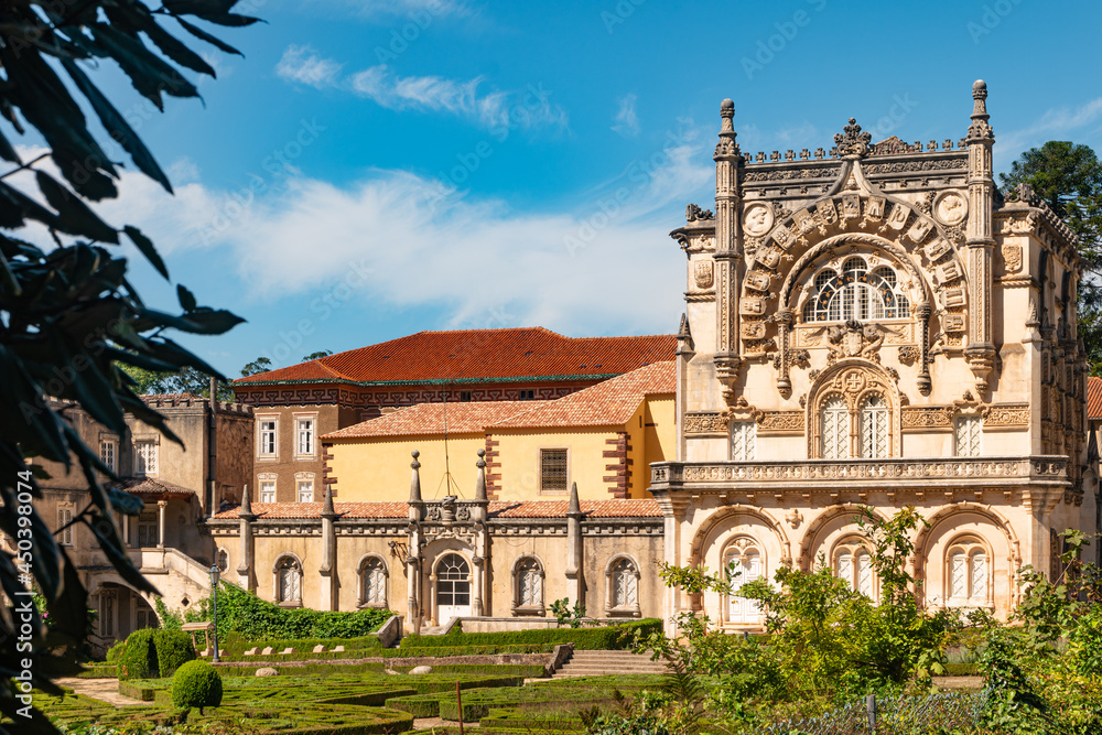  View at the Palace of Bucaco with garden in Portugal. Palace was built in Neo Manueline style between 1888 and 1907. Luso, Mealhada