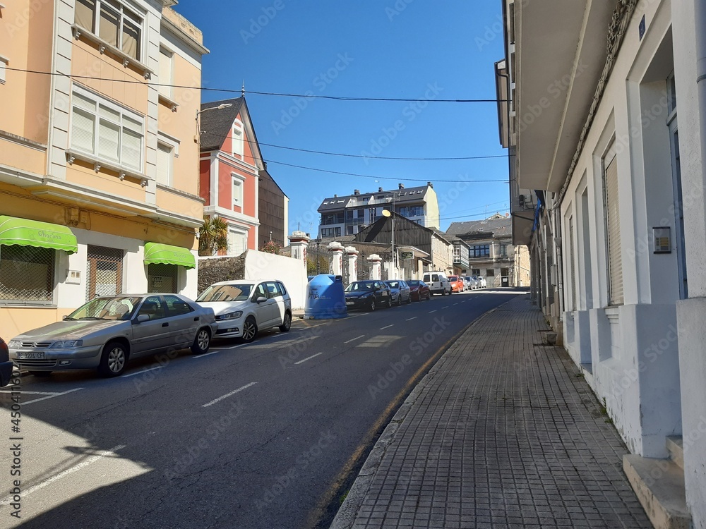 Calle de bajada a la Estación de ferrocarril en Guitiriz, Galicia