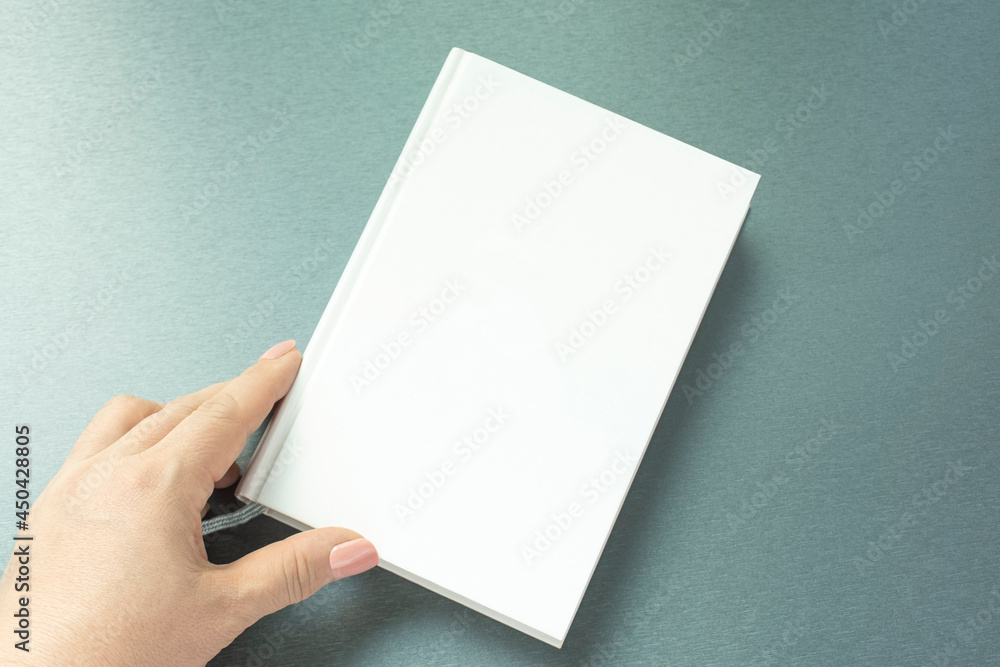 Obraz premium Cover mock-up, woman's hand holding a book