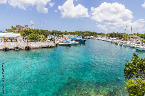 Fototapeta Naklejka Na Ścianę i Meble -  Hermosa foto del mar caribe en Cozumel, Quintana Roo, México.
